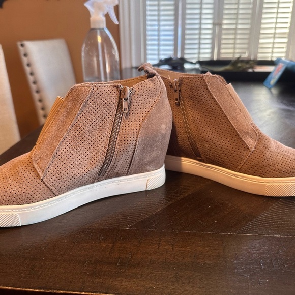 Steve Madden Women's Wavery Wedge Sneaker size 8 Women’s - Picture 3 of 7